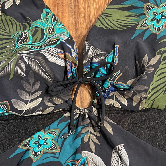 Amoressa Allana Blixen One Piece - Picture 6 of 16